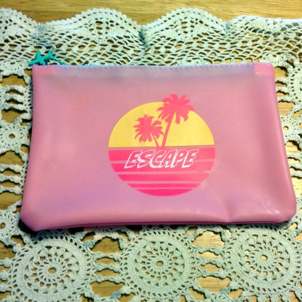 Collectible Ipsy Escape Makeup Bag / Cosmetics Bag / zipper close